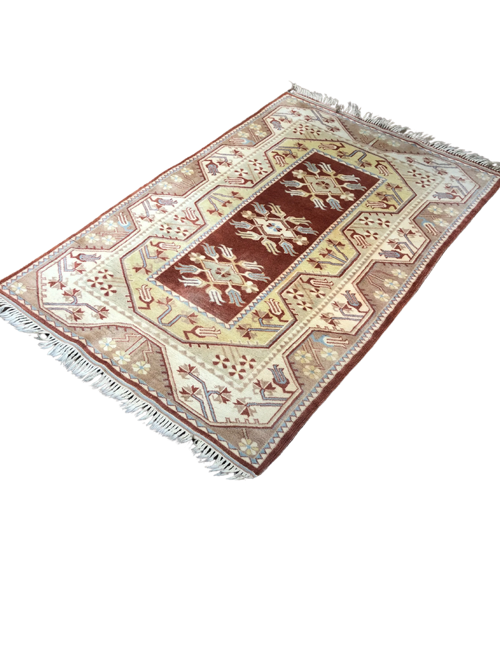 Antique Anatolian Handmade Kilim Rug (4.10 ft. X 6.06 ft.) (124 cm X 184 cm) - Vintage Turkish Carpet in Red, Beige, and Floral Design with Border